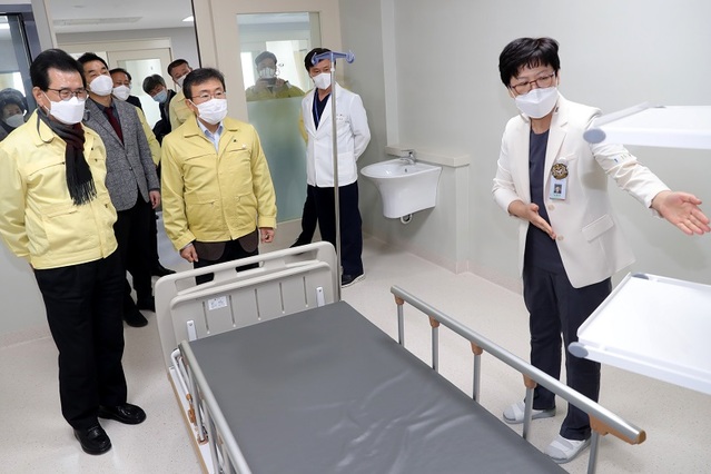 ▲ 청주 오송 베스티안병원 찾은 권덕철 신임 보건복지부 장관과 이시종 충북지사ⓒ충북도