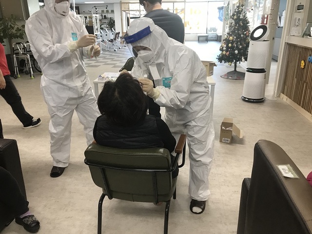 ▲ 충북 진천군보건소 코로나19 진단검사 장면.ⓒ진천군