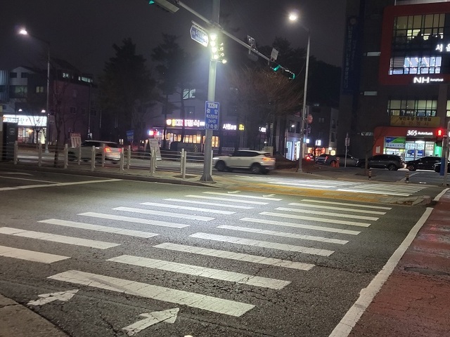 ▲ 대전시가 2022년까지 1033억원을 들여 교통사고 감축효과가 높은 사업을 중점 추진키로 했다.횡단보도 집중조명.ⓒ대전시