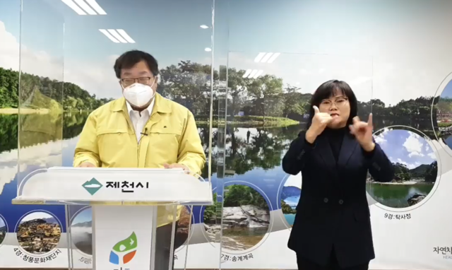 ▲ 이상천 제천시장이 28일 오전 코로나19 관련 비대면 브리핑을 하고 있다.ⓒ제천시