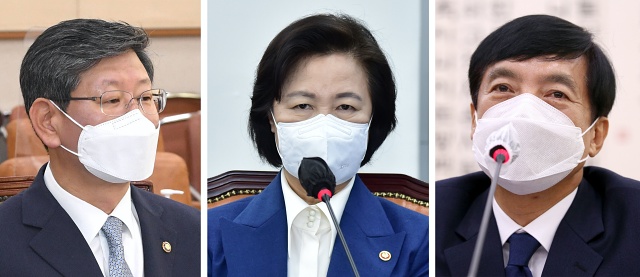 ▲ 왼쪽부터 이용구 법무부 차관, 추미애 법무부 장관, 이성윤 서울중앙지검장. ⓒ뉴시스