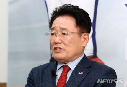 ▲ 유준상 대한요트협회장이 지난 28일 오후 서울 영등포구의 한 사무실에서 제41대 대한체육회장 출마선언 기자회견을 하고 있다. ⓒ뉴시스