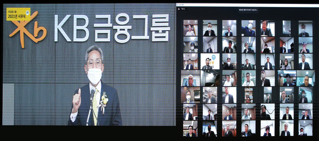 ▲ 윤종규(좌) KB금융 회장ⓒKB금융