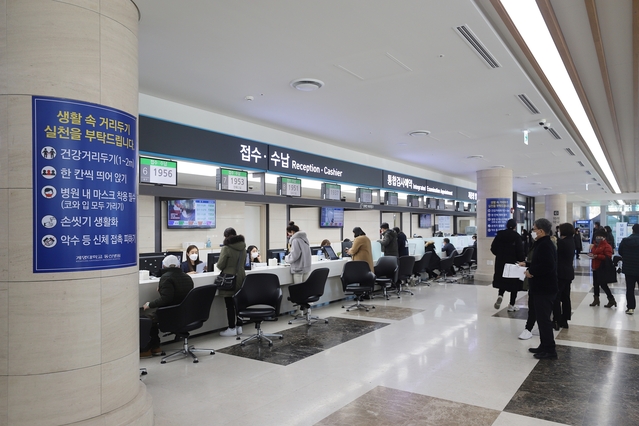 ▲ 계명대학교 동산병원이 환자들의 수납대기시간을 단축하고 의료 서비스를 높이기 위해 ‘원무 하이패스’ 결제 서비스를 시행한다.ⓒ동산병원