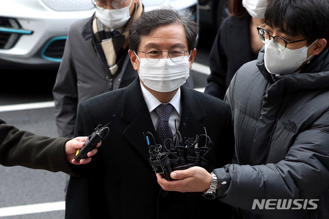 ▲ '라임 로비' 의혹으로 구속 기소된 윤갑근(사진) 전 대구고검장의 딸A(29)씨가 4일 새벽 투신을 시도했다. ⓒ뉴시스