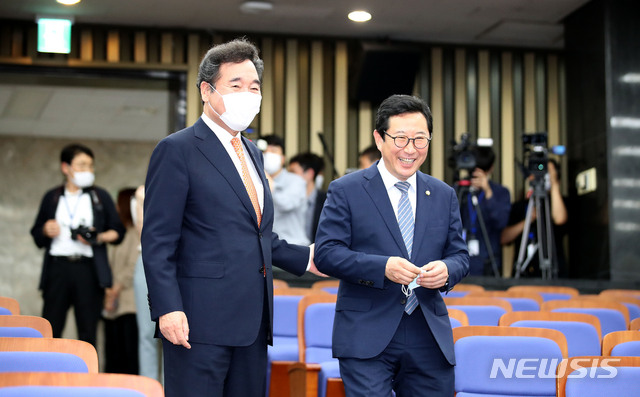▲ 더불어민주당 이낙연 대표와 김한정 의원. ⓒ뉴시스