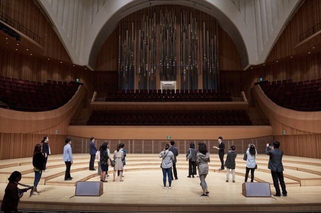 ▲ 무대 위 체험 모습.ⓒ롯데문화재단