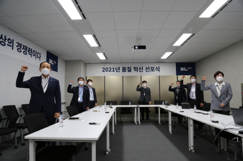 ▲ 이규성 주택사업본부장과 주요임원들이 품질담당자들을 대상으로 비대면 화상회의로 품질혁신 선포식을 진행하고 있다. ⓒ DL이앤씨