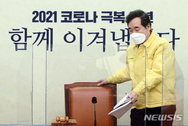 ▲ 더불어민주당 이낙연 대표가 6일 서울 여의도 국회에서 열린 최고위원회의에 입장하고 있다. ⓒ뉴시스