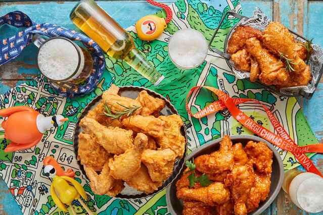 ▲ 한국치맥산업협회는 지난 2020년에 치맥 캐릭터(캐릭터명 치킹, 치야)를 개발해 기념품과 모바일 테마 등 다양한 홍보물을 제작하고 축제온라인 플랫폼 리뉴얼 및 오픈 행사도 진행해 2021년 치맥축제 성공을 위해 팔을 걷었다.ⓒ대구시