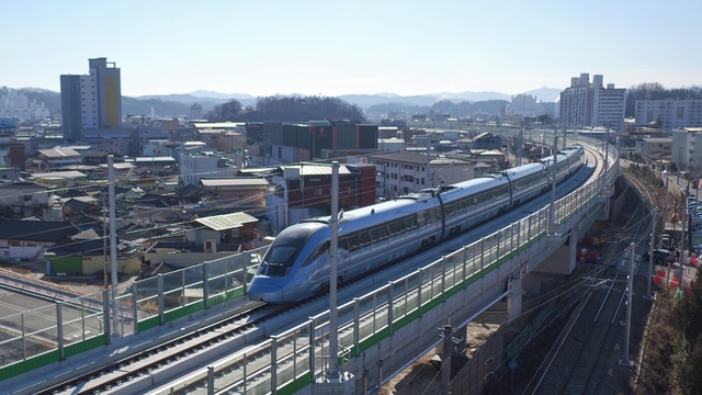 ▲ 영주시는 중앙선 복선전철 신형 ‘KTX-이음’이 지난 5일 첫 운행을 시작했다고 밝혔다.ⓒ영주시