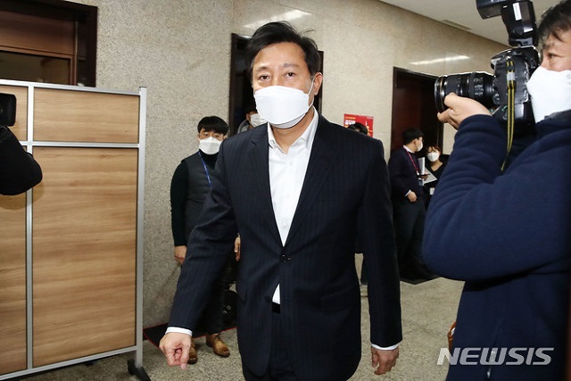 ▲ 오세훈 전 서울시장이 7일 서울 여의도 국회에서 국민의힘 김종인 비상대책위원장과 면담을 위해 위원장실로 들어가고 있다.ⓒ뉴시스