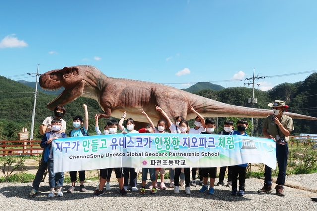 ▲ 청송군이 유네스코 세계지질공원으로 인증받은 이후, 지질학적 가치 발굴, 지질교육 및 관광프로그램 개발 등 활발한 운영으로 ‘재인증’에 박차를 가하고 있다.ⓒ청송군