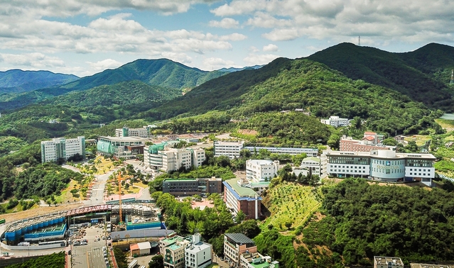 ▲ 대구한의대학교(총장 변창훈)는 11일 2021학년도 정시모집을 마감한 결과 모집인원 553명, 지원인원 1095명, 평균 1.98:1경쟁률로 마감했다.ⓒ대구한의대