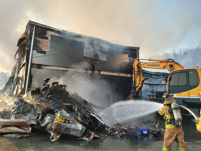 ▲ 진천 문백 녹즙공장 화재.ⓒ진천소방서