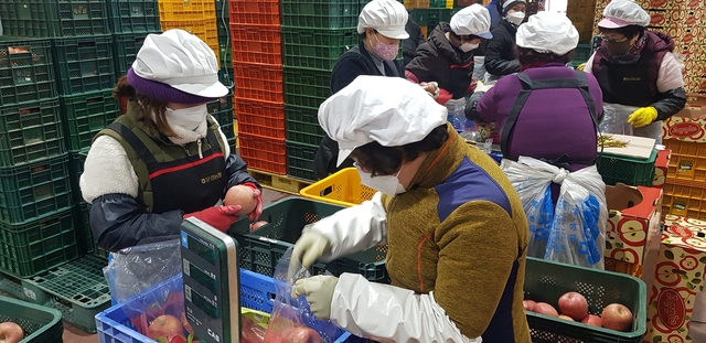 ▲ 경북농협은 코로나19로 위축된 농산물 판매확대와 농업인 소득증대를 위해 2021년 조기사업 착수에 들어간다.ⓒ경북농협