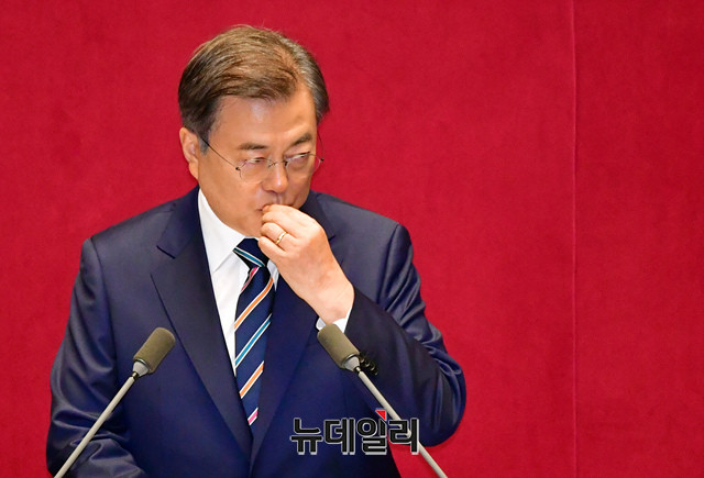 ▲ 문재인 대통령. ⓒ뉴데일리 DB=아시아투데이 이병화 기자