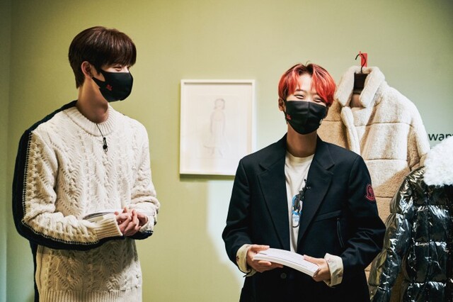 ▲ 황민현X몽클레르 스트리밍 이벤트 '그림읽어주는 남자, 패션 입혀주는 남자' 라이브 방송 현장.ⓒUNC