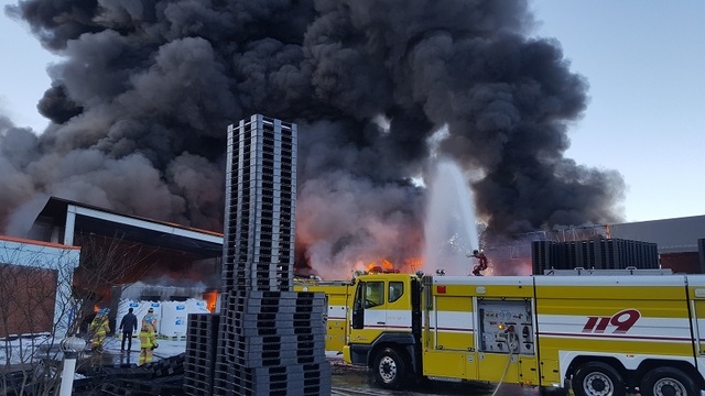 ▲ 증평군 도안면 플라스틱 팔레트 생산 공장 화재.ⓒ증평소방서