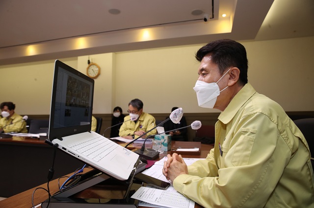 ▲ 이강덕 시장은 전국원전동맹 2021년 제1차 임시회 영상회의에 참여하고 있다.ⓒ포항시