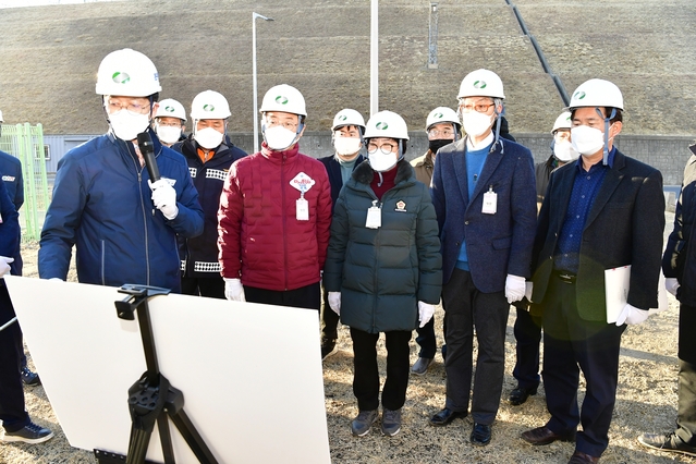 ▲ 이철우 경북도지사가 19일  직접 월성원전 1·3호기 현장을 찾아 최근 이슈가 된 월성원전 삼중수소 검출에 대한 사실관계를 확인하고 관리대책을 촉구했다.ⓒ경북도