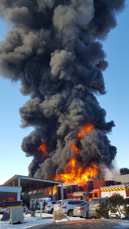 ▲ 증평 도안 플라스틱 팔레트 공장 화재.ⓒ증평소방서