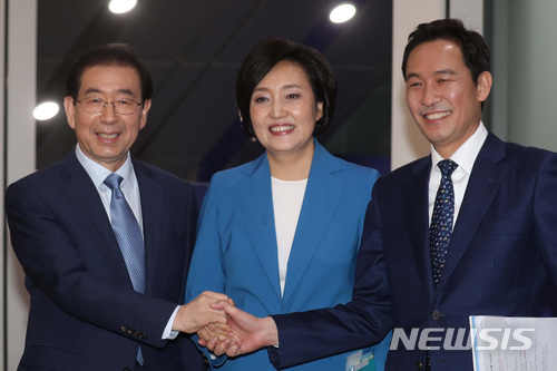 ▲ 지난 2018년 더불어민주당 서울시장 예비후보가 서울 상암동 JTBC에서 정책과 선거 전략을 두고 TV토론회를 벌였다. 왼쪽부터 박원순 전 서울시장, 박영선 중소벤처기업부장관, 우상호 민주당 의원. ⓒ뉴시스