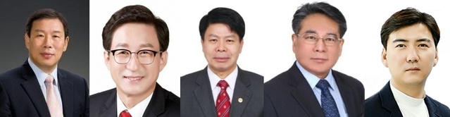 ▲ 촤측부터 최민호 중앙당 정책위 부의장, 성선제 변호사, 이성용 시당 부위원장, 정원희 세종도농융합연구원장, 정근보 전 국회의원 보좌관.ⓒ국민의힘 세종시당