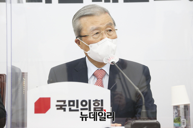 ▲ 김종인(사진) 국민의힘 비상대책위원장이 20일 오전 국회에서 열린 코로나-19 대책 특위 9차 회의에서 