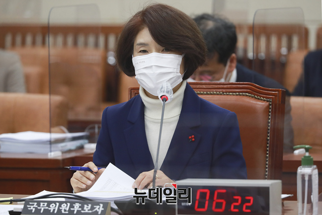 ▲ 한정애 환경부장관 후보자가 20일 오전 국회 환경노동위원회에서 열린 인사청문회에서 의원들의 질문에 답하고 있다. (사진=공동취재단) ⓒ이종현 기자