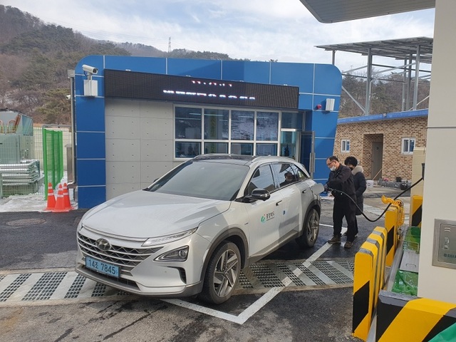 ▲ 22일 본격 운영에 들어가는 충북 제천 봉양에 설치된 수소충전소. ⓒ충북도