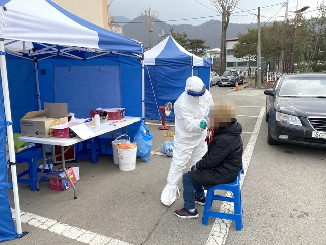 ▲ 청송군은 산남지역 코로나19 임시선별검사소(안덕면사무소)의 운영 기간을 2월 28일까지 연장한다.ⓒ청송군