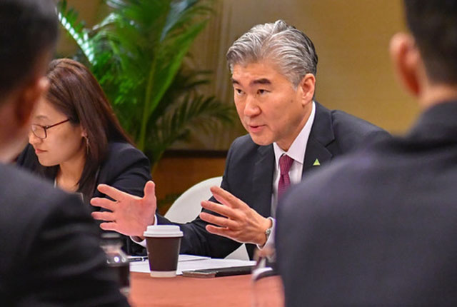 ▲ 2018년 6월 싱가포르에서 북한 측과 미북정상회담 의제를 조율 중인 성 김 당시 필리핀주재 미국대사. ⓒ뉴시스 AP. 무단전재 및 재배포 금지.