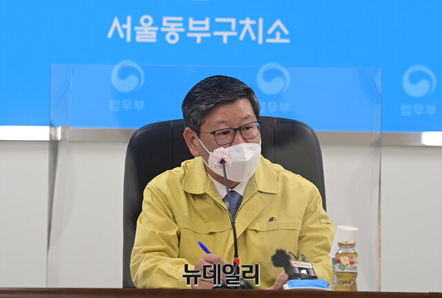 ▲ 지난 5일 서울동부구치소를 방문한 이용구 법무부 차관. 이 차관은 변호사로 재직하던 지난해 11월 6일 택시기사를 폭행한 사실이 알려져 논란이 일었다. 지난 23일에는 경찰이 폭행영상을 보고도 