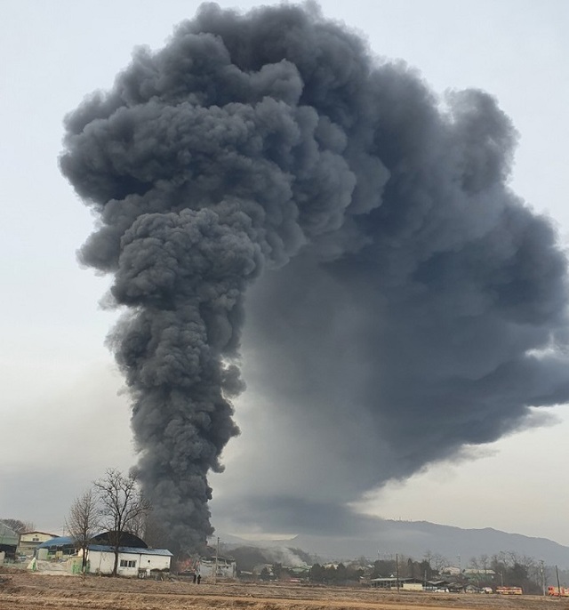 ▲ 충주 주덕 폐비닐 재가공업체 화재.ⓒ충주소방서