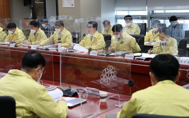 ▲ 양승조 충남도지사가 25일 도청에서 실국원장회의를 주재하고 있다.ⓒ충남도