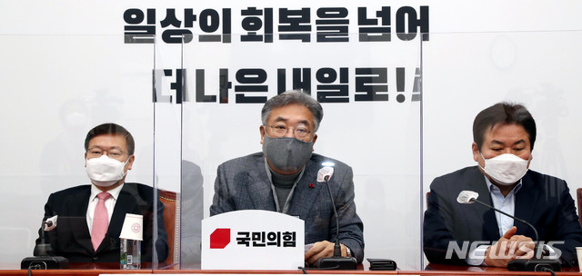 ▲ 국민의힘 정진석 4ㆍ7 재보궐선거 공천관리위원장이 26일 서울 여의도 국회에서 면접심사 결과를 발표하고 있다. ⓒ뉴시스