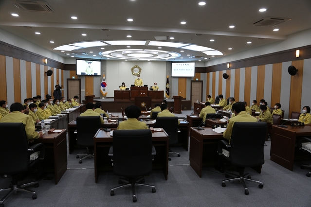 ▲ 칠곡군의회가 지난 20일부터 개최한 제271회 임시회 의정활동을 모두 마치고 26일 폐회했다.ⓒ칠곡군의회