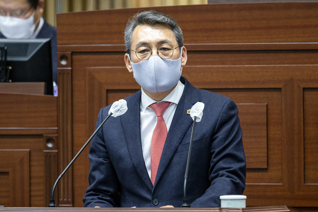 ▲ 박정현 경북도의원(국민의힘, 고령)은 26일 도의회 제321회 임시회 본회의 5분 자유발언에서 남부내륙고속철도의 가야산국립공원 관통 노선 추진을 국토교통부와 경북도에 촉구했다.ⓒ경북도의회