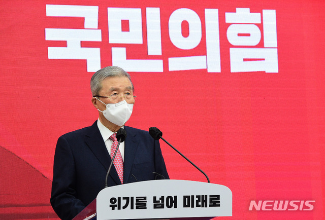 ▲ 김종인 국민의힘 비상대책위원장이 27일 국회에서 열린 신년 기자회견에서 발언하고 있다.ⓒ공동취재사진