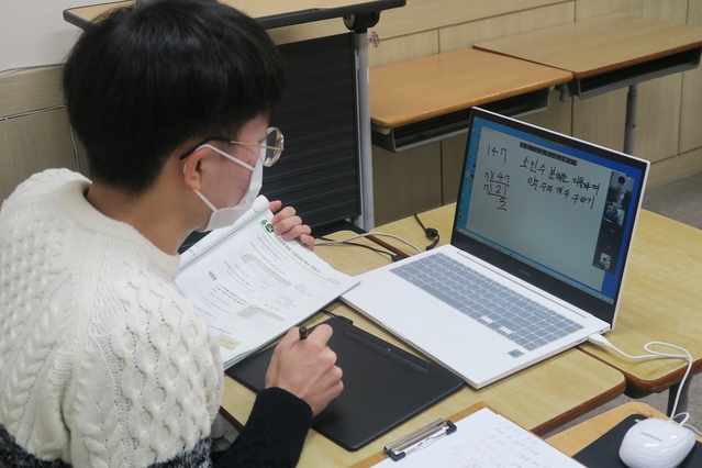 ▲ 경산시 건강가정·다문화가족지원센터에서는 다문화가정의 예비 중학생을 대상으로 ‘수학은 내 친구’ 프로그램을 진행한다.ⓒ경산시