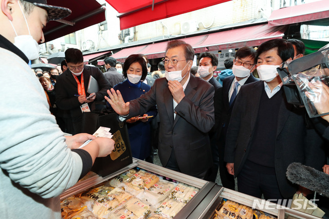 ▲ 서울 남대문시장을 방문한 문재인 대통령. ⓒ뉴시스
