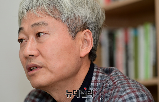▲ 28일 오후 서울 송파구 사무실에서 본지와 인터뷰 중인 김근식(사진) 국민의힘 서울시장 예비후보. ⓒ정상윤 기자
