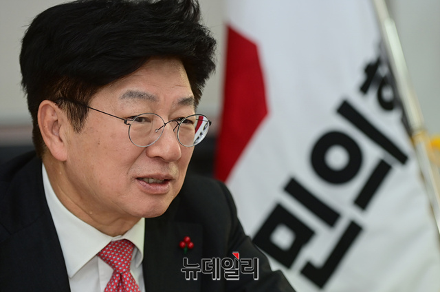 ▲ 29일 오후 서울 영등포구 선거캠프 사무실에서 본지와 만나 서울시 집값 안정화 구상을 밝히고 있는 이종구(사진) 국민의힘 서울시장 예비후보. ⓒ정상윤 기자