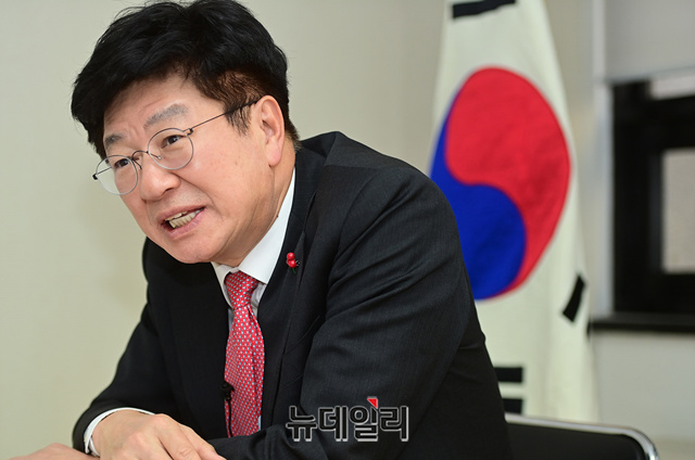 ▲ 이종구 국민의힘 서울시장 예비후보는 2004년 서울 강남갑 국회의원 당선 뒤, 이 지역에서만 17대·18대·20대 의원 시절을 보낸 '3선 출신'이다. ⓒ정상윤 기자