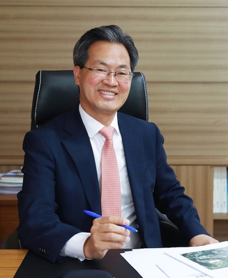 ▲ 경북 영양군은 2020 지방자치단체 행정정책 행복지수평가 주거안전부문 최우수에 선정됐다. 사진은 오도창 영양군수.ⓒ영양군