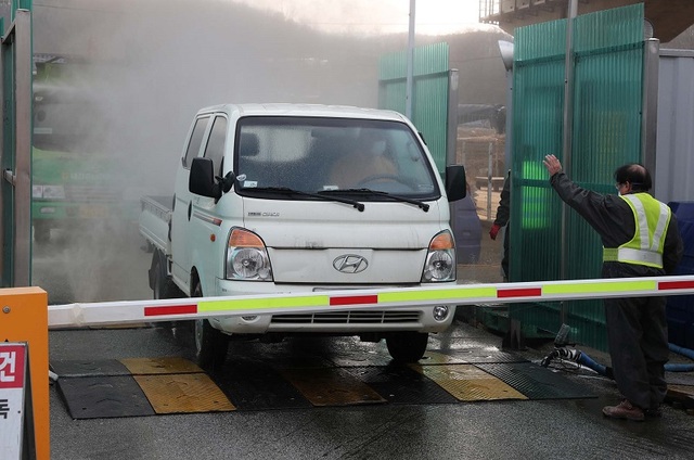 ▲ 충남 예산 AI방역 장면.ⓒ충남도