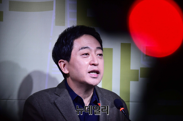 ▲ 더불어민주당을 탈당한 금태섭 전 의원이 31일 서울 마포구 서교동 프리즘홀에서 서울시장 보궐선거 출마를 선언을 하고 있다. 
ⓒ이종현 기자