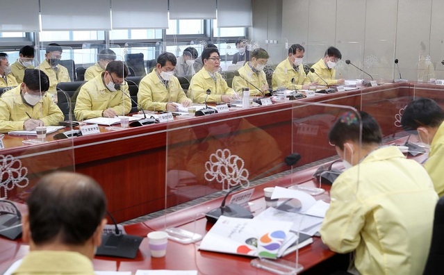 ▲ 양승조 충남도지사가 1일 도청에서 실국원장회의를 주재하고 있다.ⓒ충남도