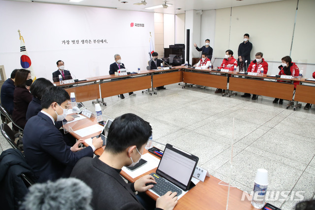 ▲ 김종인 국민의힘 비상대책위원장이 1일 부산 수영구 부산시당에서 열린 현장 비상대책위원회의에서 발언하고 있다. (사진=국민의힘 제공) ⓒ뉴시스